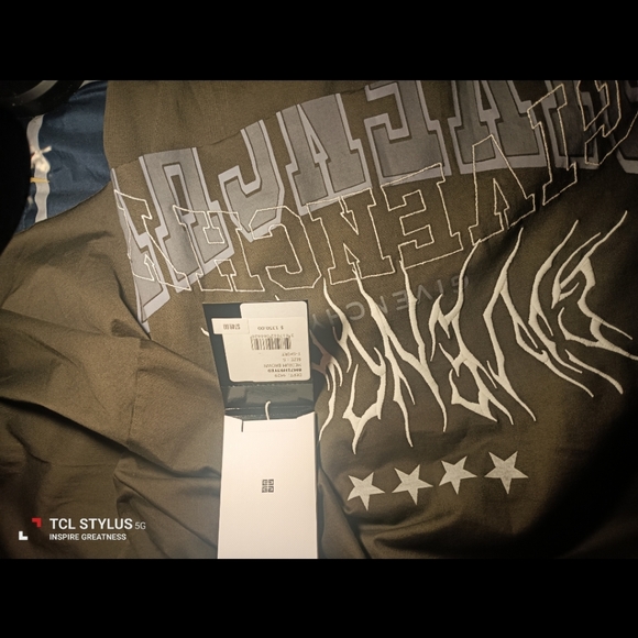 Gevinchy shirt and Nike shoes 8.5 - Picture 2 of 4